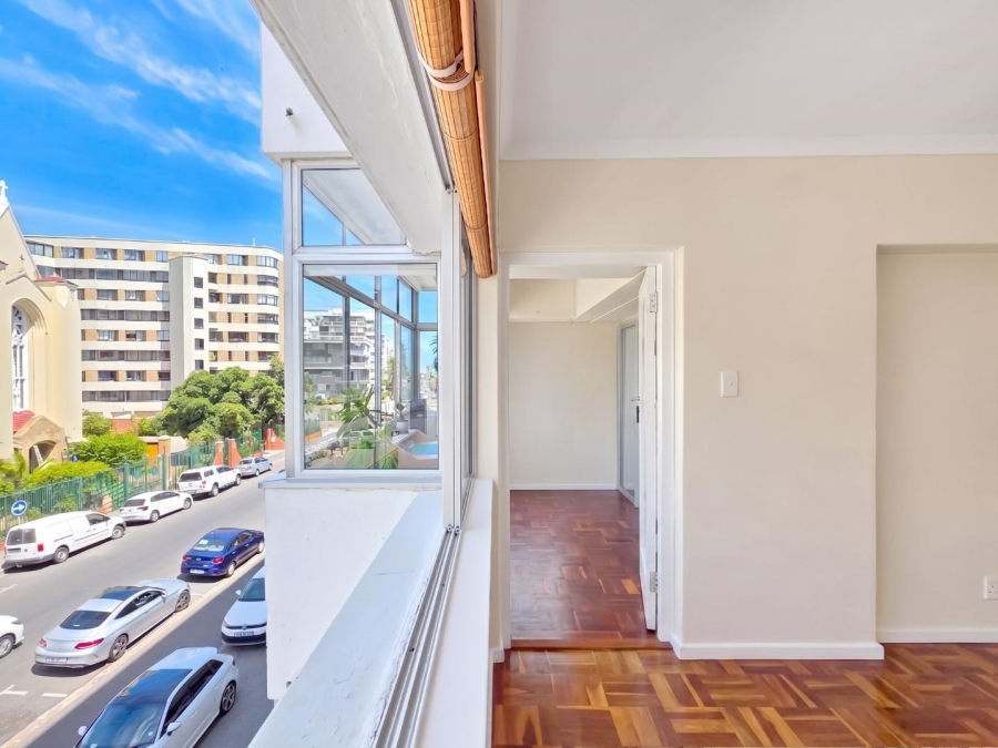 To Let 1 Bedroom Property for Rent in Sea Point Western Cape